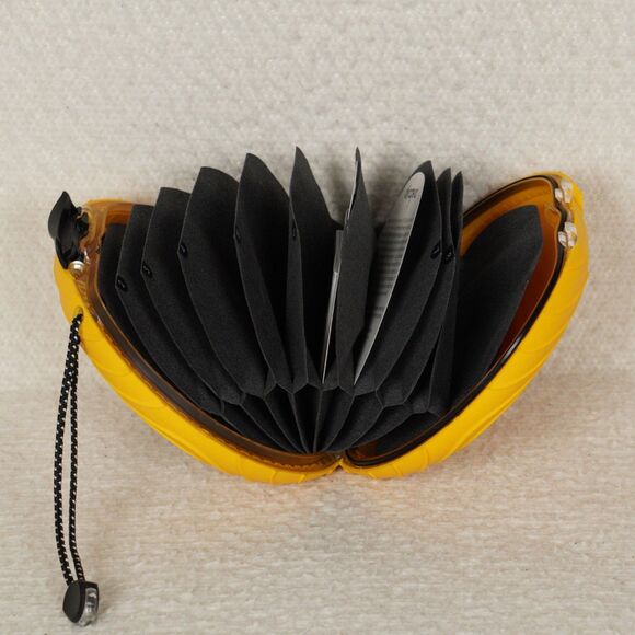 Vintage DiscGear 20 Disc Storage Organizer Yellow Textured Hard Case CD DVD USA - Picture 7 of 11